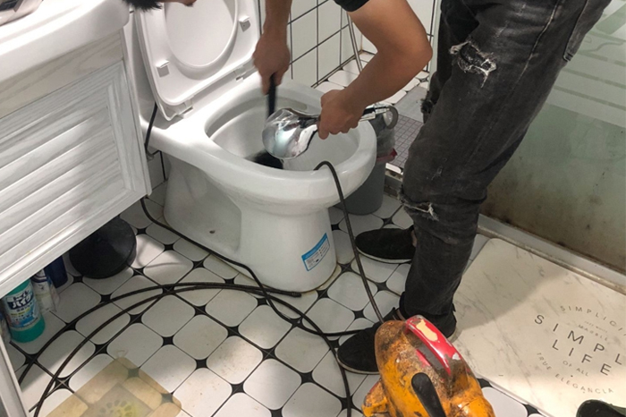 邳州马桶堵塞自己疏通还是找师傅？专业上门服务让你省时更省心